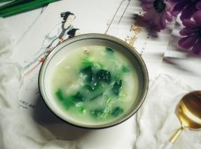 趁粥滚起勺入碗里