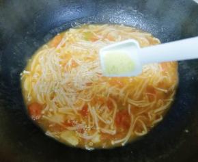 放鸡精翻炒均匀出锅。