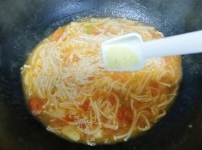 放鸡精翻炒均匀出锅。