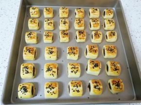 枣泥一口酥出炉啦！晾凉即可食用。