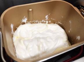 翻炒至棉花糖完全融化时加入奶粉