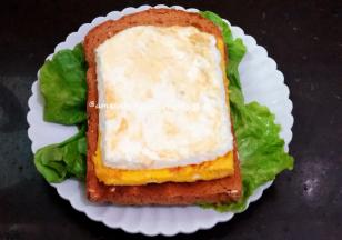 最后把所有食材依次摆好即可开吃