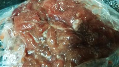 牛肉片是菜市场现成腌好的