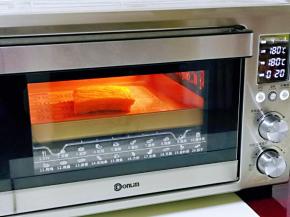 上下管180度烤15-20分钟。(烤箱温度及时间仅供参考)