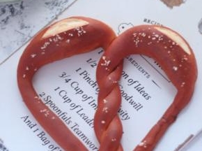 出炉脱模放凉即可！