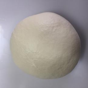 整理成团，放26-28度环境下静置20分钟后进行第一次折叠翻面