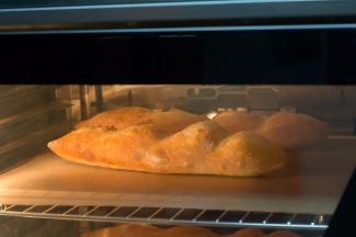 烤至上色满意，面团烧减率达到80%即可出炉