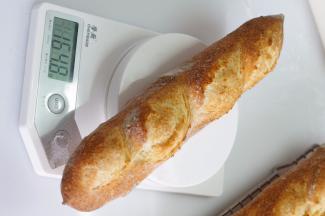 大约是205克一个面团，出炉时达到164克，烧减率达到80%，出炉后放凉架上放至自然冷却