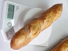 大约是205克一个面团，出炉时达到164克，烧减率达到80%，出炉后放凉架上放至自然冷却