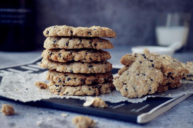 燕麦粗纤芝麻饼干