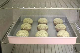 启动发酵箱，温度为35度，湿度80度，时间30-35分钟。