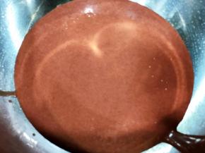 面糊准备好用保鲜膜包裹防风干