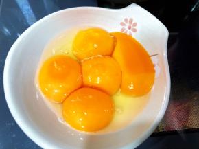 分离蛋黄蛋清备用