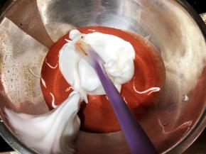 取1/3蛋白与面糊混合