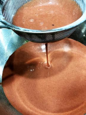 过筛的面糊令成品更加细腻顺滑