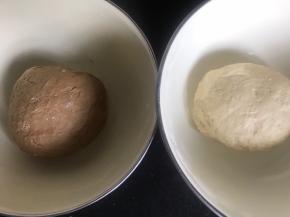 再揉成光滑面团，密封醒发半小时