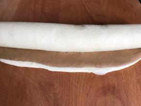 再卷成卷，把边边压实