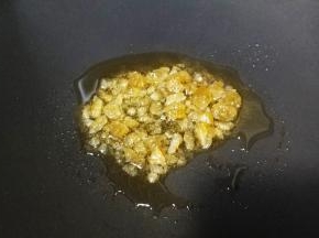 小火融化炒糖色