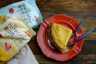 这样子好吃有味又有爱的甜蛋饼就完成了，朋友们试一下这二种粉混色的蛋饼，风味真的是让人很惊艳呢。