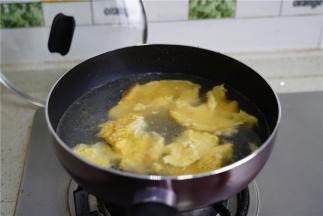 然后再加入清水，水量可以多一点。