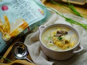 如图这样子一份快手又适合家里老小的牛肉鸡蛋疙瘩汤就完成啦。