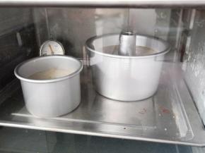 放入预热好的烤箱，中下层，160度烤50分钟左右