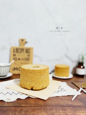 出炉震一下热气，立马倒扣，彻底晾凉后脱模