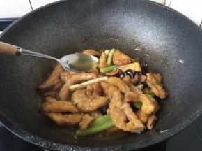 最后淋入花椒油即可出锅。