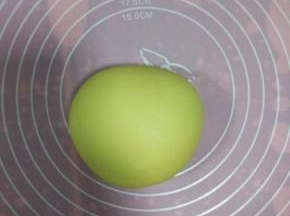揉成光滑的面团