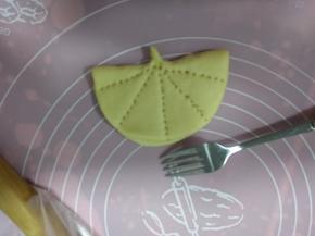 用叉子叉出纹路