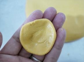 拿一块压一下。
