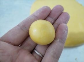 包好再搓圆，依次做完剩下的。