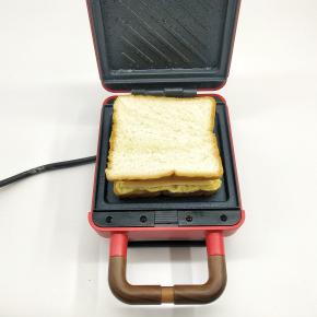 上面再盖上一片吐司