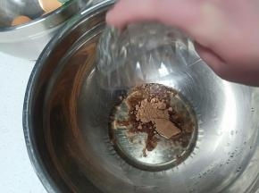 倒入可可粉