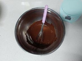 充分乳化后放一旁让彻底晾凉