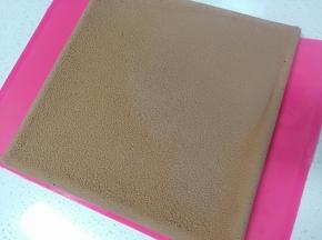 出炉后晾凉，撕去油布（完美毛巾面）