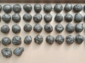 冷藏好之后取出来分成8克一个，然后再放入冰箱冷冻备用。