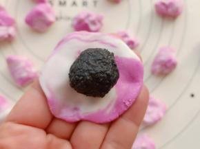 皮每个10克，包上黑芝麻馅。