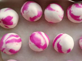 汤圆包好了，煮熟就可以吃了。