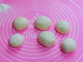 揉圆，盖上湿布松弛5分钟。