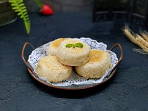 香香的发面梅干菜肉饼出锅啦！