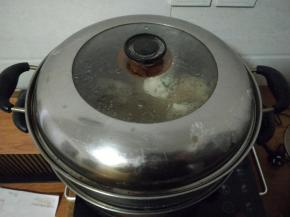 大火蒸，待出现水蒸气后，蒸十分钟即可。