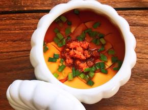 营养美味的蒸水蛋就做好了，这样做的水蛋，不仅口感超级嫩滑，营养翻倍，味道鲜美，特别受老人跟孩子的欢迎哦