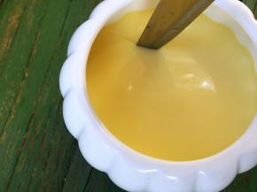 水蛋出锅，打菱形花刀，可以使酱汁更容易均匀渗透