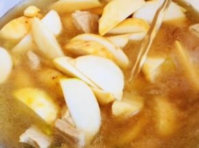 加入足量的水，红薯粉吸水性强