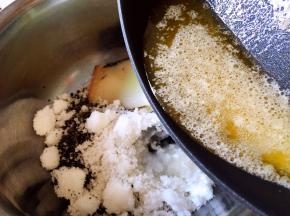 放入融化的黄油