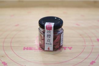 准备糖渍樱花。