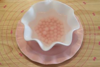 捞起放入碗中。