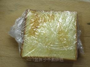 最后用保鲜膜把它们包起来。