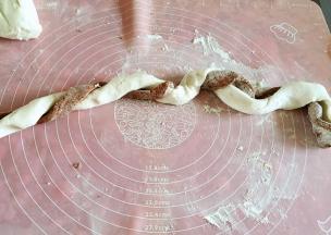 两个长条缠绕在一起